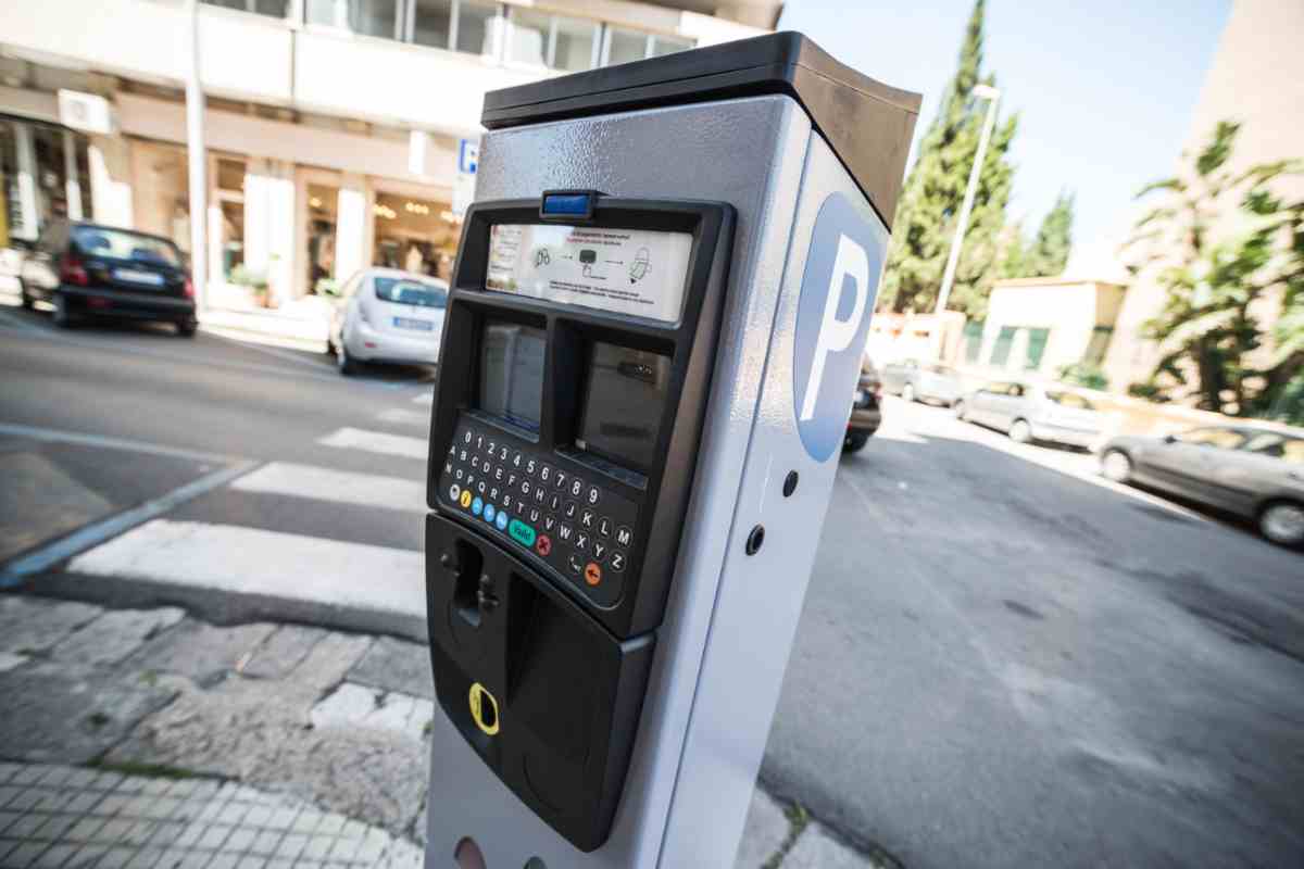 strisce blu parchimetro auto multa