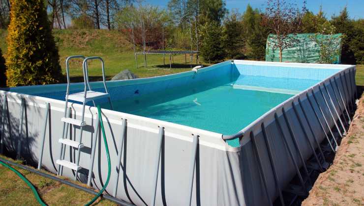 piscina nuova soldi giardino casa